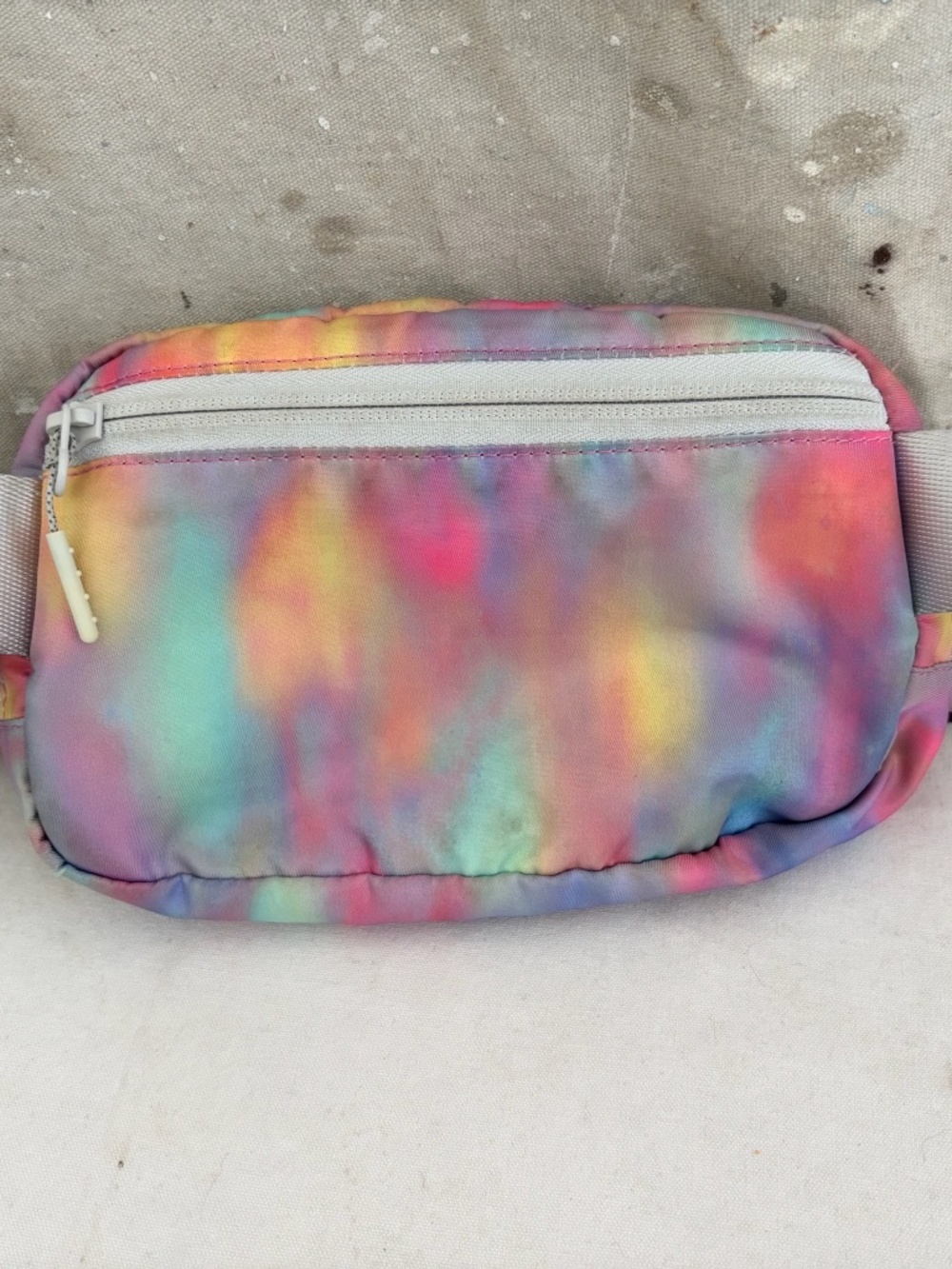 Lululemon Everywhere Belt Bag Prism Wash Print Multi / Vapor Tie Dye Rainbow 1L  - Picture 4 of 6